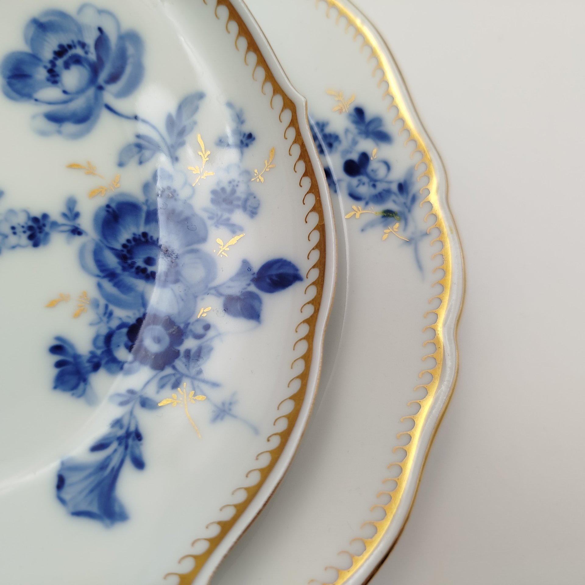 Трио чайное с декором в виде синих цветов, фарфор, роспись, золочение, Meissen (Мейсенский фарфор), Германия, 1950-1980 гг.