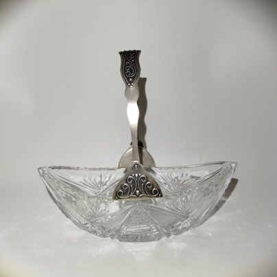 Конфетница (салатник) в форме ладьи с геометрическим орнаментом, хрусталь, металл, алмазная грань, серебрение, СССР, 1970-1990 гг.