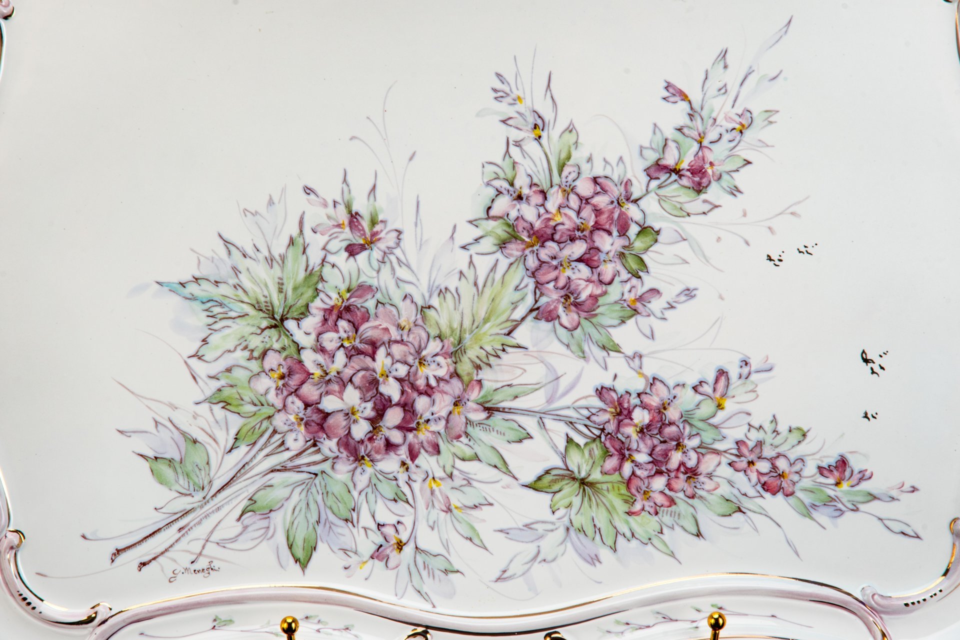 Поднос кофейный с фигурным бортом и ручками, украшенный изображением цветов, Lorenzon, фаянс, роспись, золочение, Италия, 1988 г.