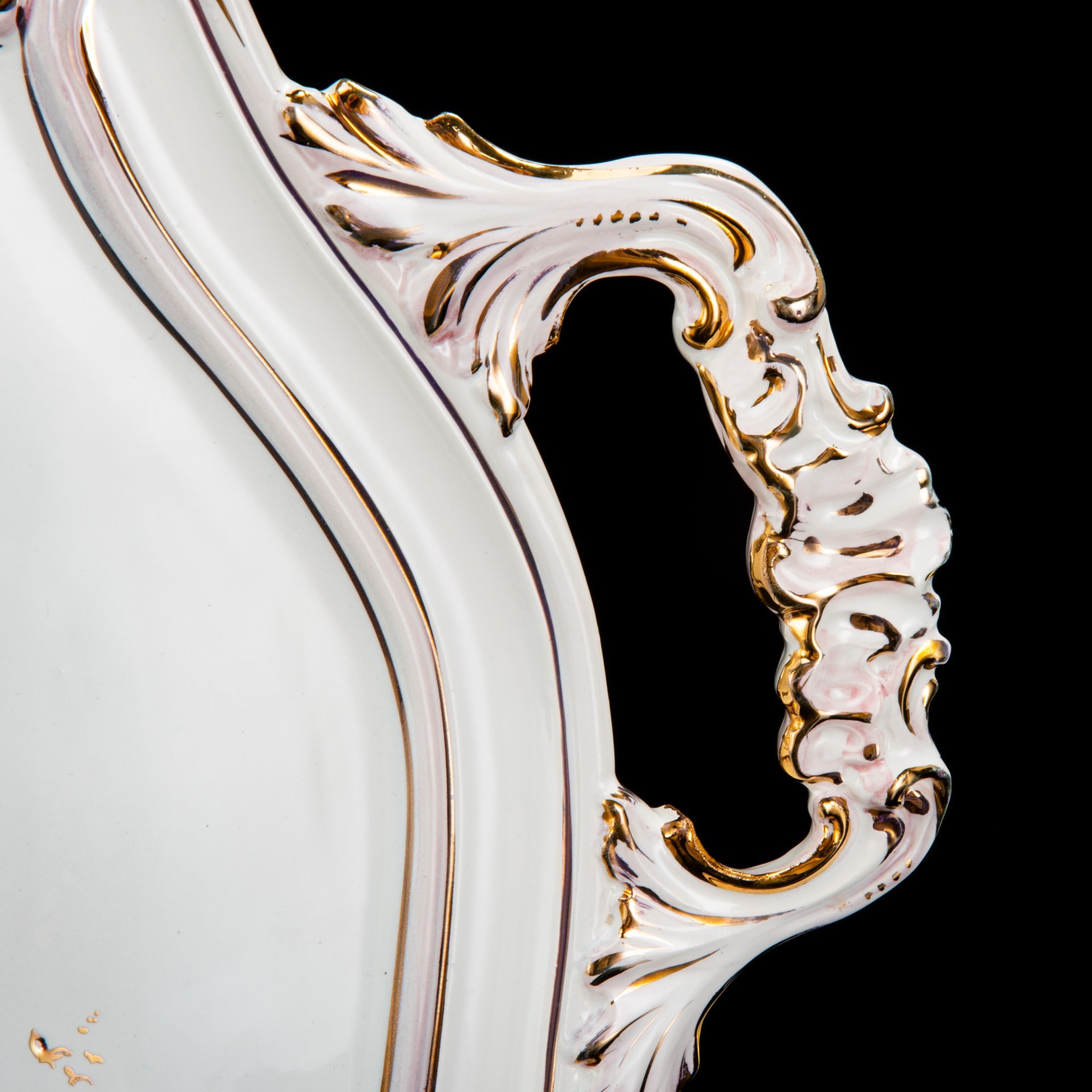 Поднос кофейный с фигурным бортом и ручками, украшенный изображением цветов, Lorenzon, фаянс, роспись, золочение, Италия, 1988 г.