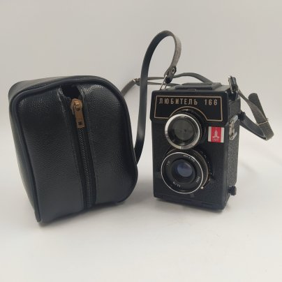 Фотоаппарат "Любитель-166" с олимпийской символикой, в чехле, металл, пластик, стекло, искусственная кожа, ЛОМО (Ленинградское оптико-механическое объединение), СССР, 1980 г.
