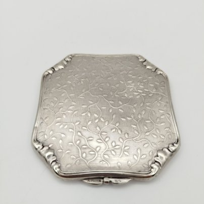Пудреница, выполненная в стиле модерн, латунь, серебрение, Германия, 1900-1930 гг.