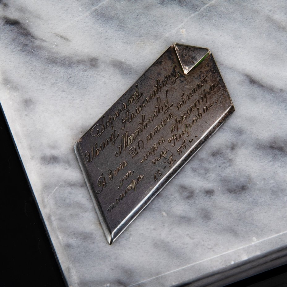 Набор письменный (кабинетный) в классическом стиле, состоящий из основания с двумя чернильницами, карандашницы, пепельницы и пресс-папье