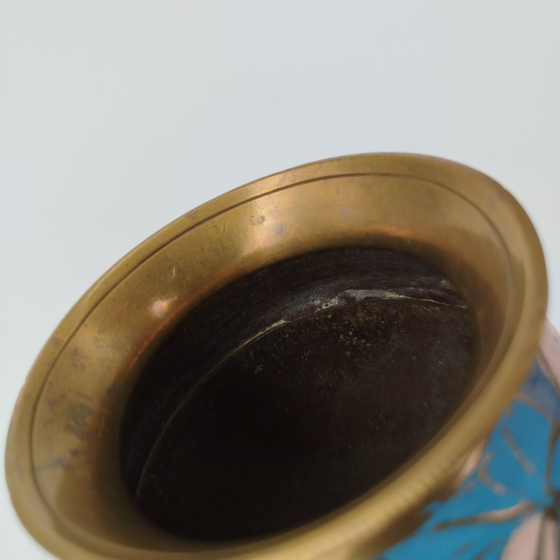 Вазочка с растительным декором, латунь, холодные эмали, Индия, 1970-1990 гг.