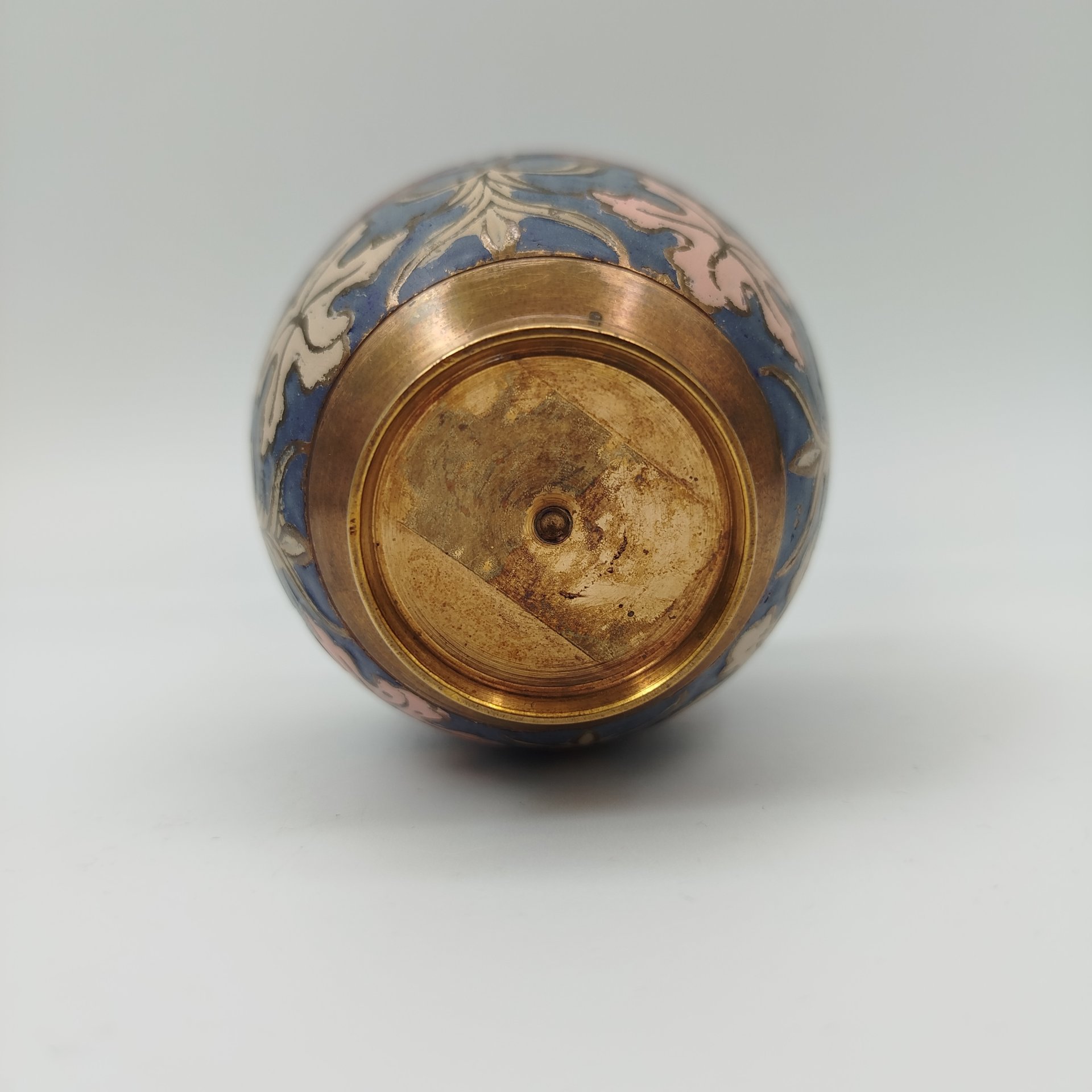 Вазочка с растительным декором, латунь, холодные эмали, Индия, 1970-1990 гг.