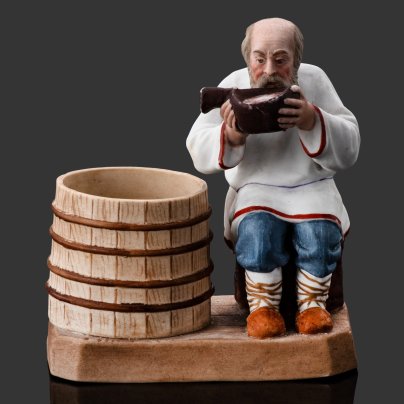 Статуэтка "Крестьянин пьющий воду из ковша", бисквит, роспись, Фарфоровая фабрика Гарднера, Российская империя, 1880-1890 гг.