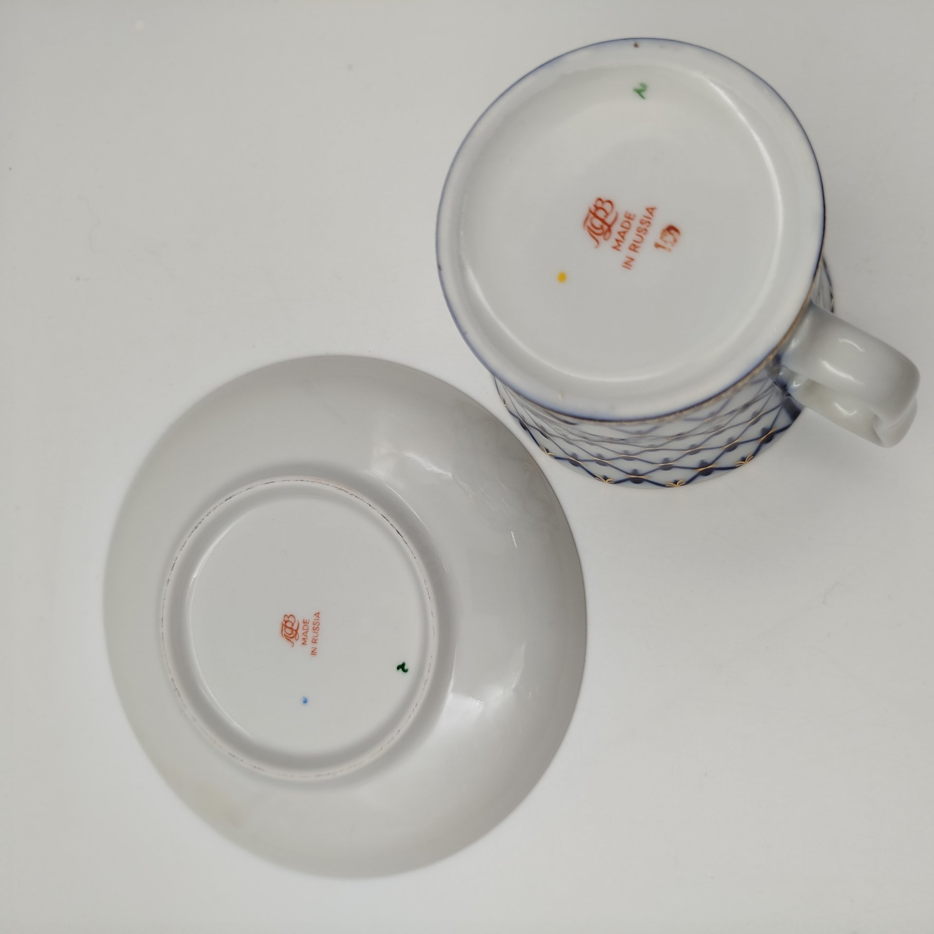 Бокал чайный "Кобальтовая сетка" (форма "Ленинградский"), автор рисунка А.А. Яцкевич, фарфор, деколь, золочение, Ленинградский фарфоровый завод (ЛФЗ), Российская Федерация, 1992-2001 гг.