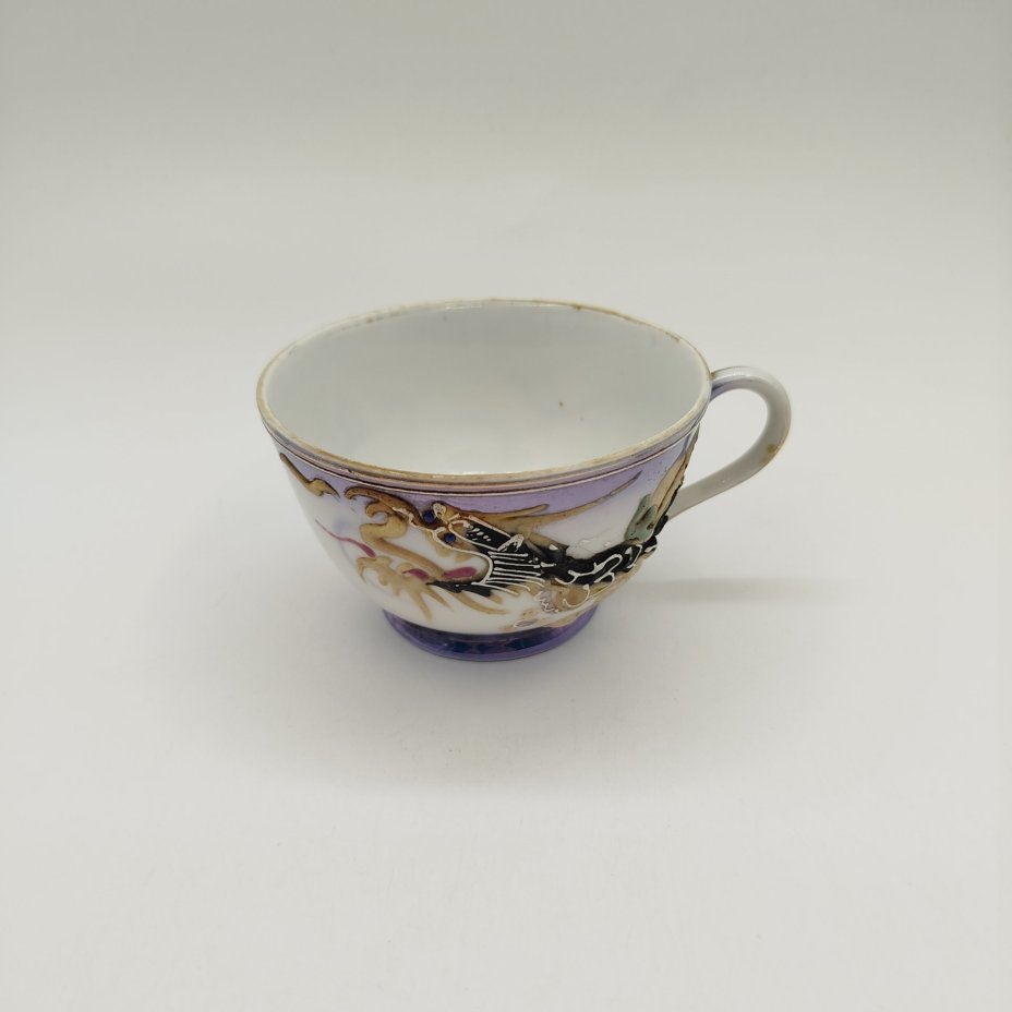 Чашка с рельефным изображением дракона