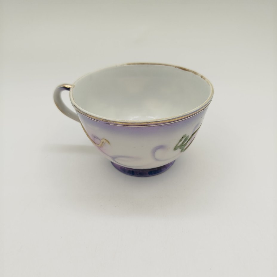 Чашка с рельефным изображением дракона