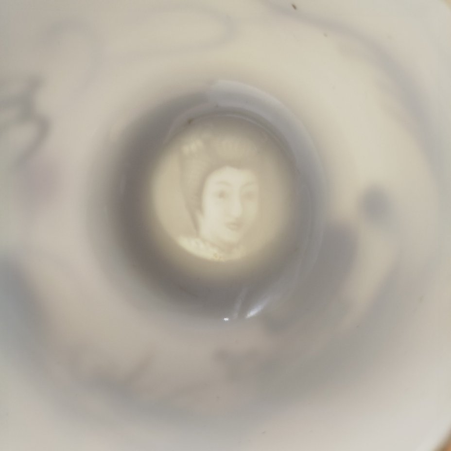 Чашка с рельефным изображением дракона