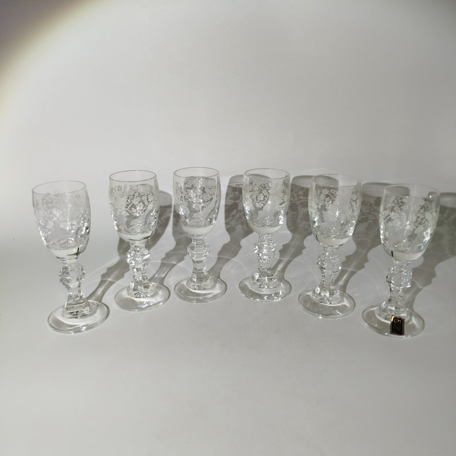 Набор из 6 ликерных рюмок с растительным декором в родной коробке, стекло, картон, резьба, Стекольный завод «Ледницке Ровне», Чехословакия, 1980-1990 гг.