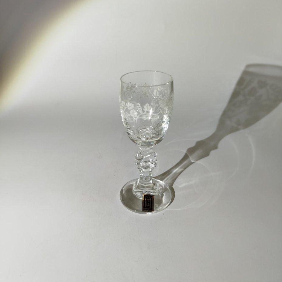 Набор из 6 ликерных рюмок с растительным декором в родной коробке, стекло, картон, резьба, Стекольный завод «Ледницке Ровне», Чехословакия, 1980-1990 гг.