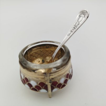 Солонка с декором в виде чешуи, мельхиор (медь-никель), эмаль, стекло, Мстерская художественная фабрика «Ювелир»