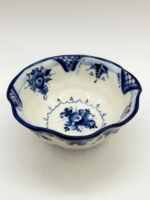 Пиала с флоральным декором, Гжель, фарфор, роспись, Россия, 2000 г.