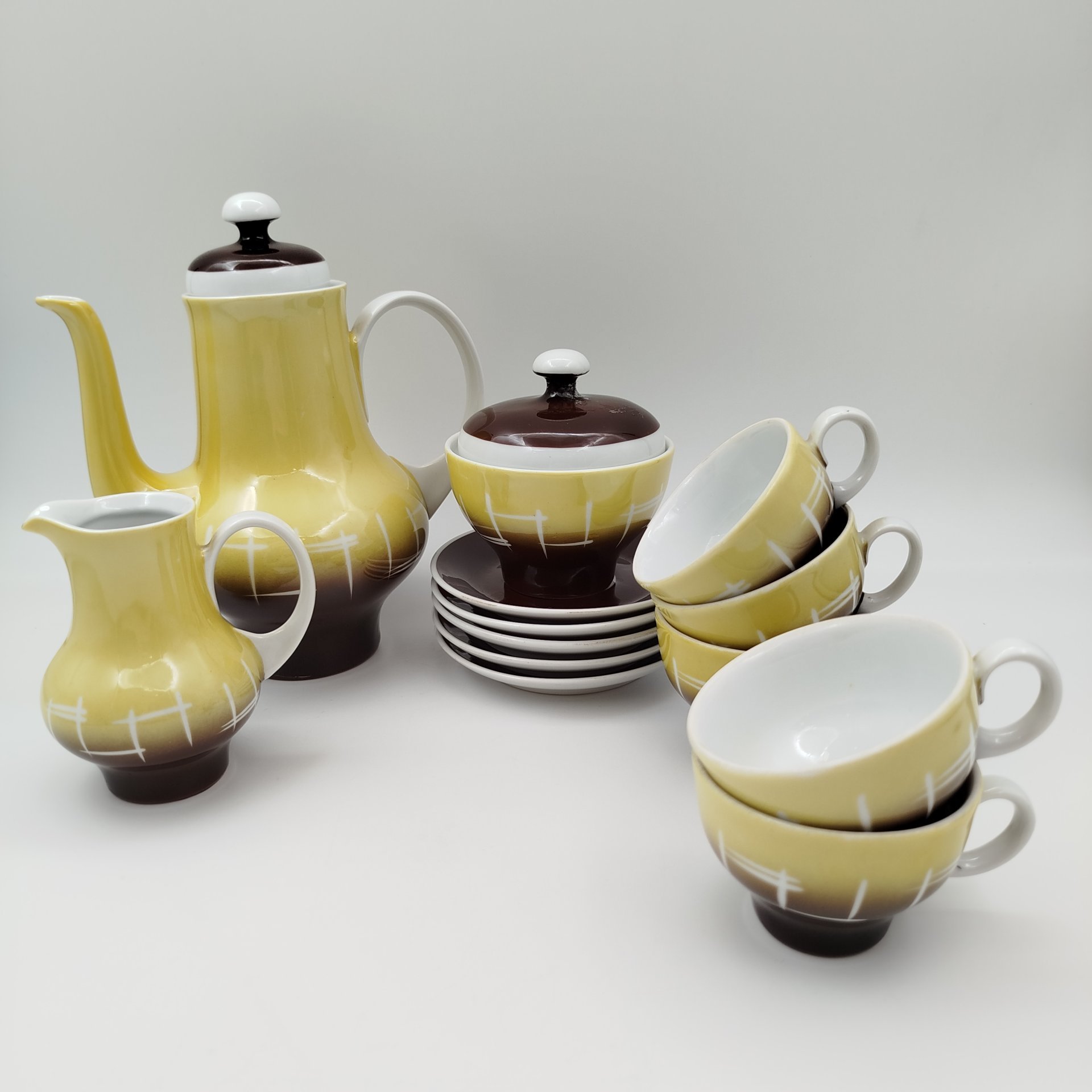 Сервиз кофейный в желто-коричневой гамме на 5 персон (13 предметов), фарфор, крытье, аэрография, Kahla, ГДР, 1960-1990 гг.
