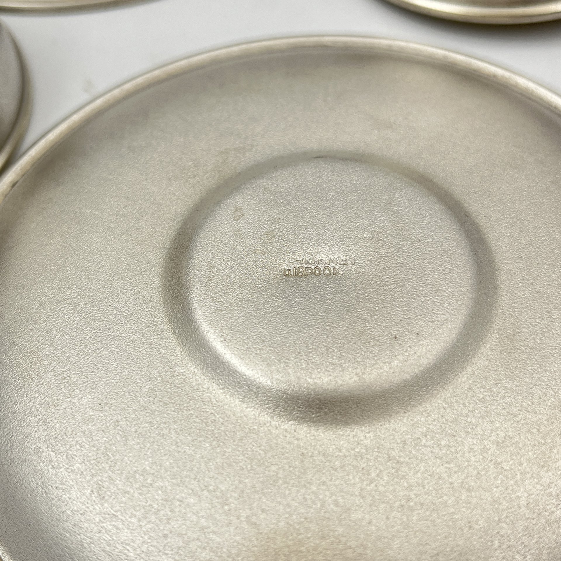 Набор из двух кофейных пар с цветочным декором, мельхиор (медь-никель), золочение, Мстерская художественная фабрика  «Ювелир», СССР, 1974 г.