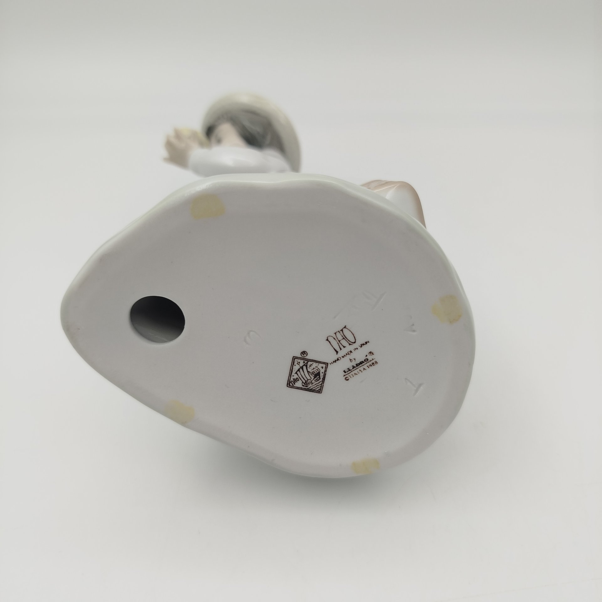 Статуэтка "Девочка с цыплятами", фарфор, роспись, NAO Porcelain, Испания, 1988-2000 гг.