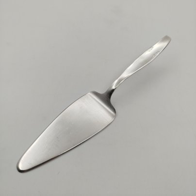 Лопатка для торта лаконичной формы, мНЦ (медь-никель-цинк), Кольчугинский завод цветных металлов, СССР, 1960-1990 гг.
