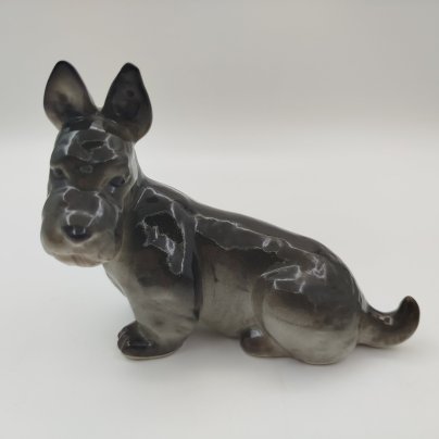 Статуэтка "Скотч-терьер", скульптор П.П. Веселов, фарфор, аэрография, Ленинградский фарфоровый завод (ЛФЗ), СССР, 1970-1991 гг.