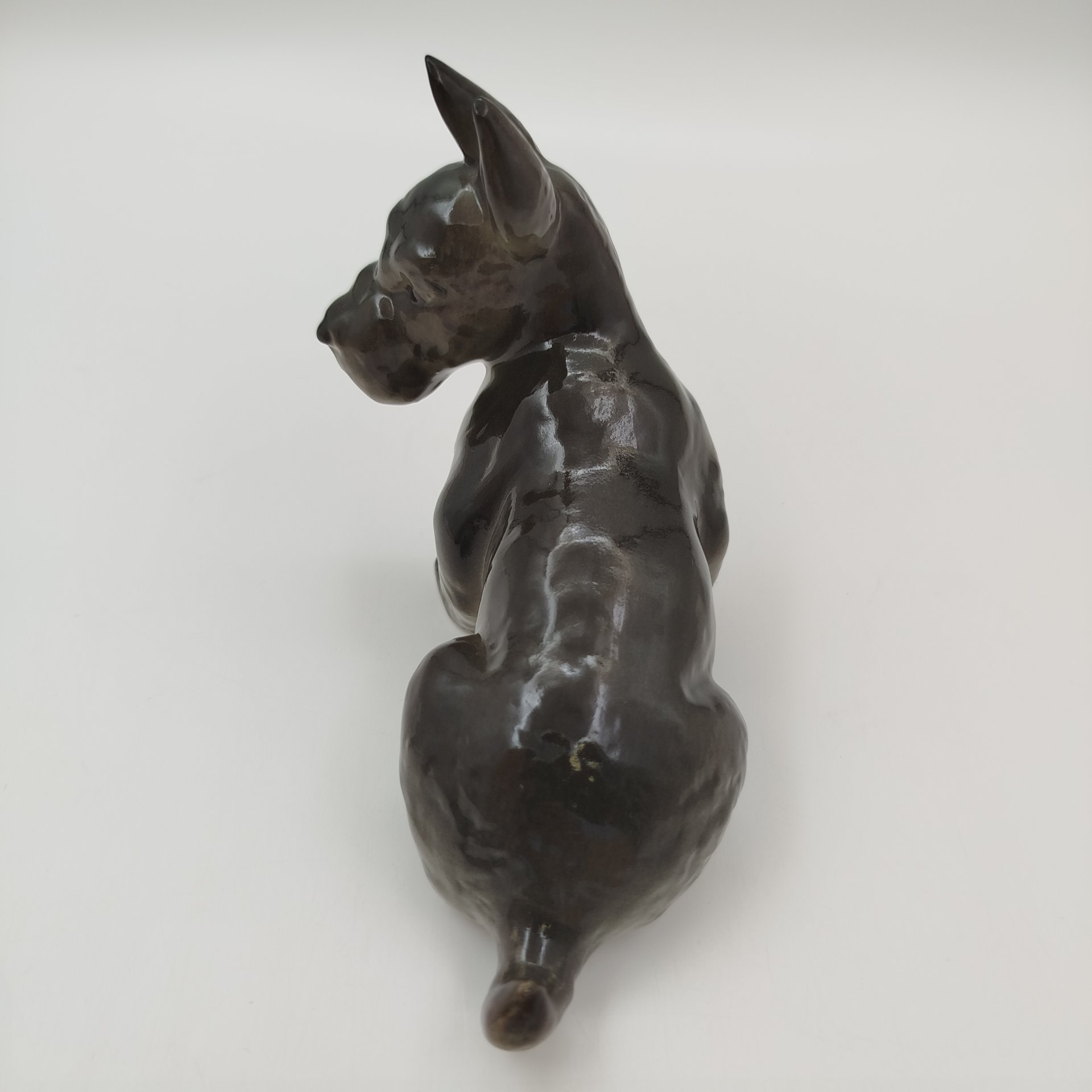 Статуэтка "Скотч-терьер", скульптор П.П. Веселов, фарфор, аэрография, Ленинградский фарфоровый завод (ЛФЗ), СССР, 1970-1991 гг.