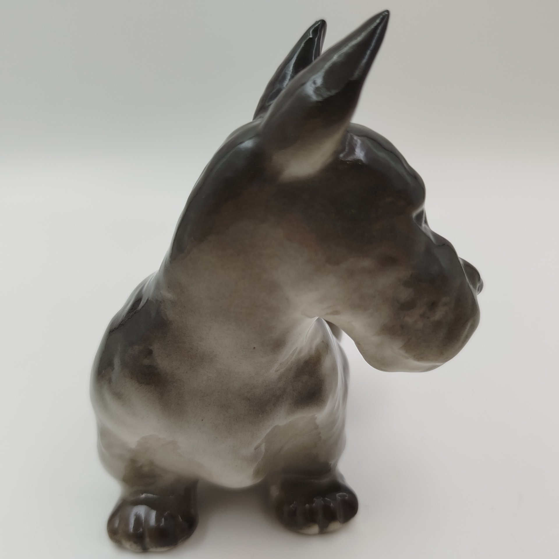 Статуэтка "Скотч-терьер", скульптор П.П. Веселов, фарфор, аэрография, Ленинградский фарфоровый завод (ЛФЗ), СССР, 1970-1991 гг.