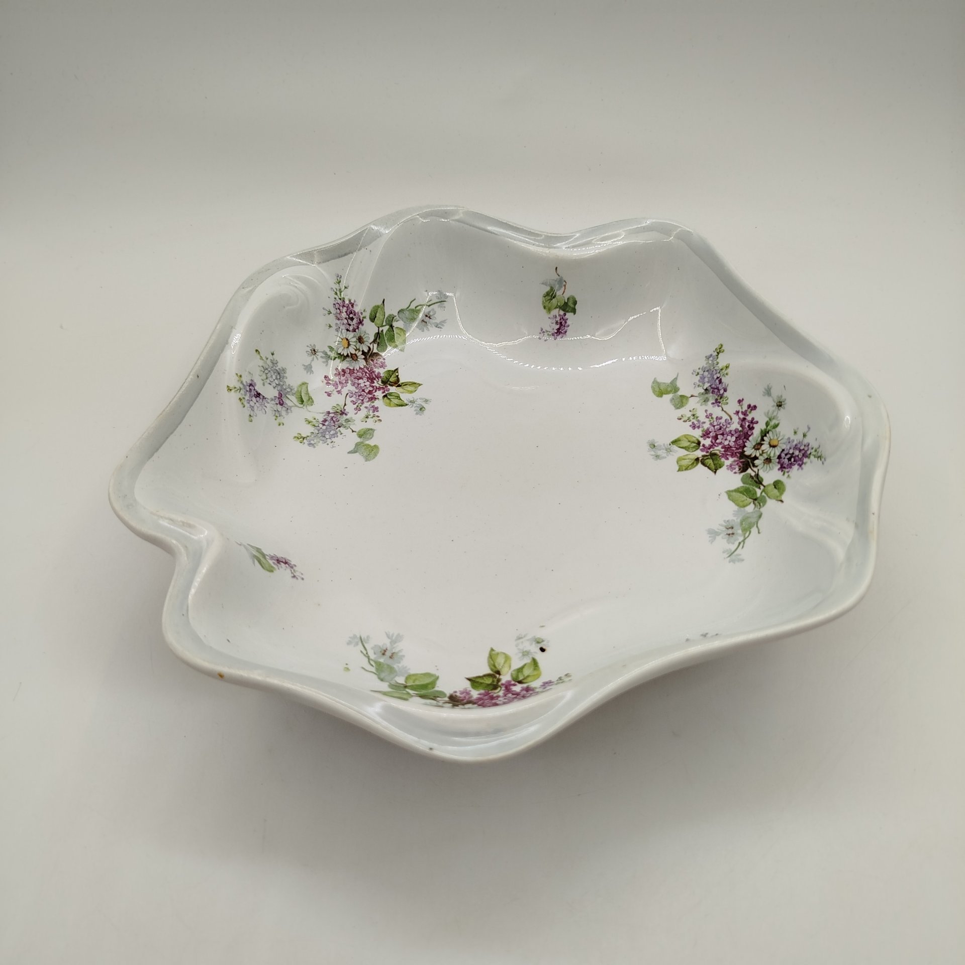 Блюдо фигурное в стиле модерн с цветочным декором, фаянс, деколь, Россия, 1910-1930 гг.