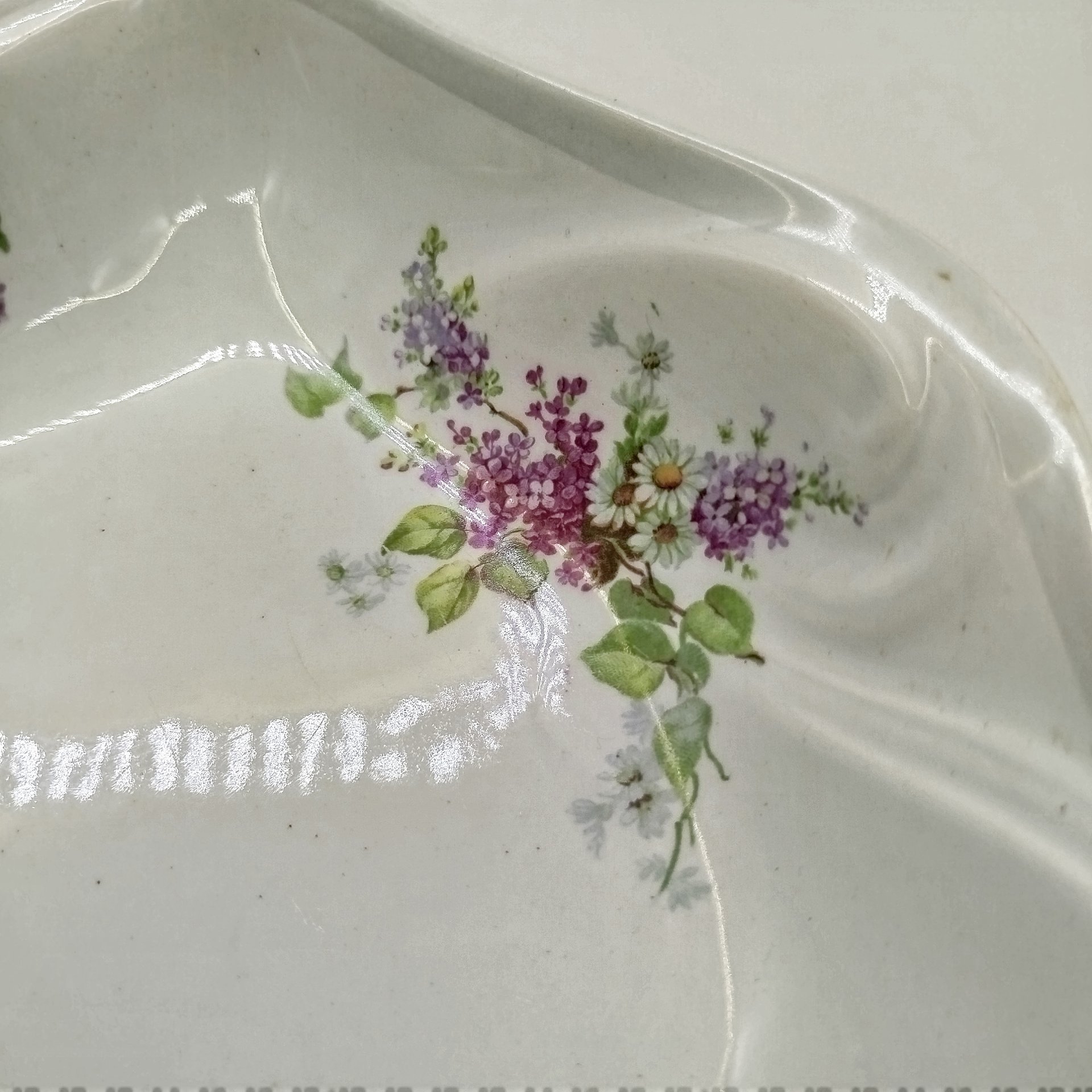 Блюдо фигурное в стиле модерн с цветочным декором, фаянс, деколь, Россия, 1910-1930 гг.