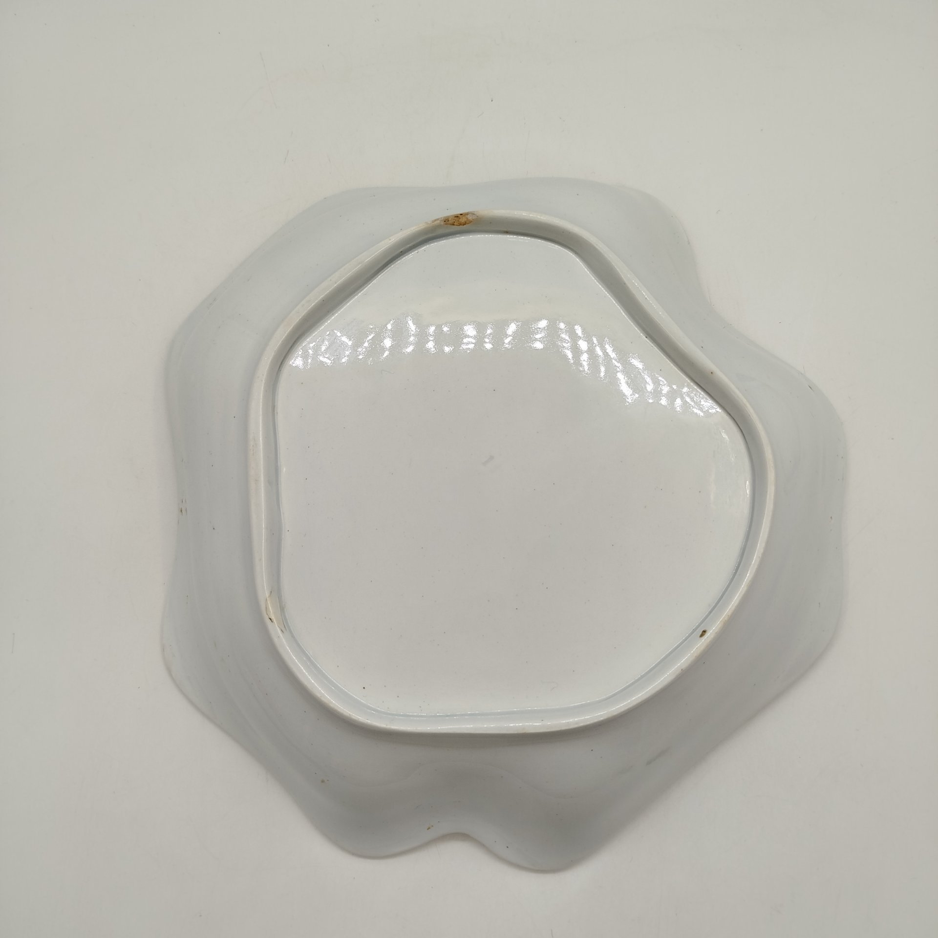 Блюдо фигурное в стиле модерн с цветочным декором, фаянс, деколь, Россия, 1910-1930 гг.