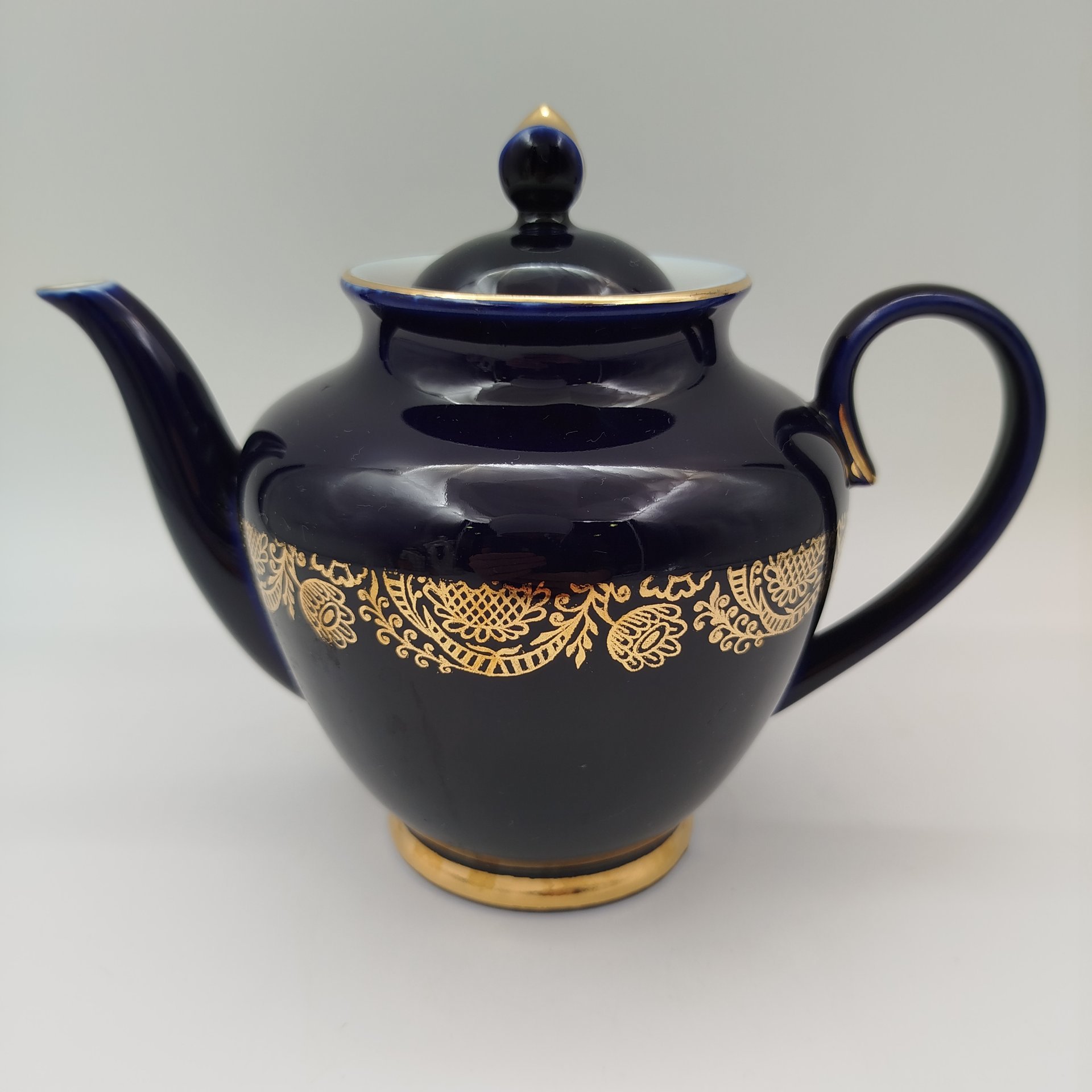 Чайник заварочный с растительным декором, фарфор, крытье, золочение, Ленинградский фарфоровый завод (ЛФЗ), СССР, 1970-1992 гг.