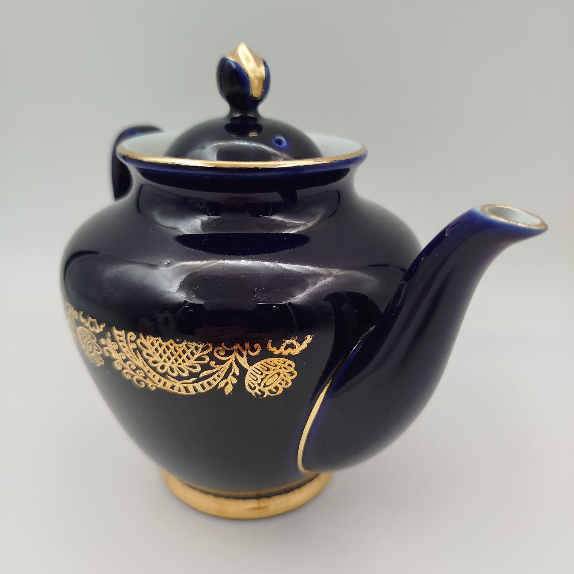 Чайник заварочный с растительным декором, фарфор, крытье, золочение, Ленинградский фарфоровый завод (ЛФЗ), СССР, 1970-1992 гг.