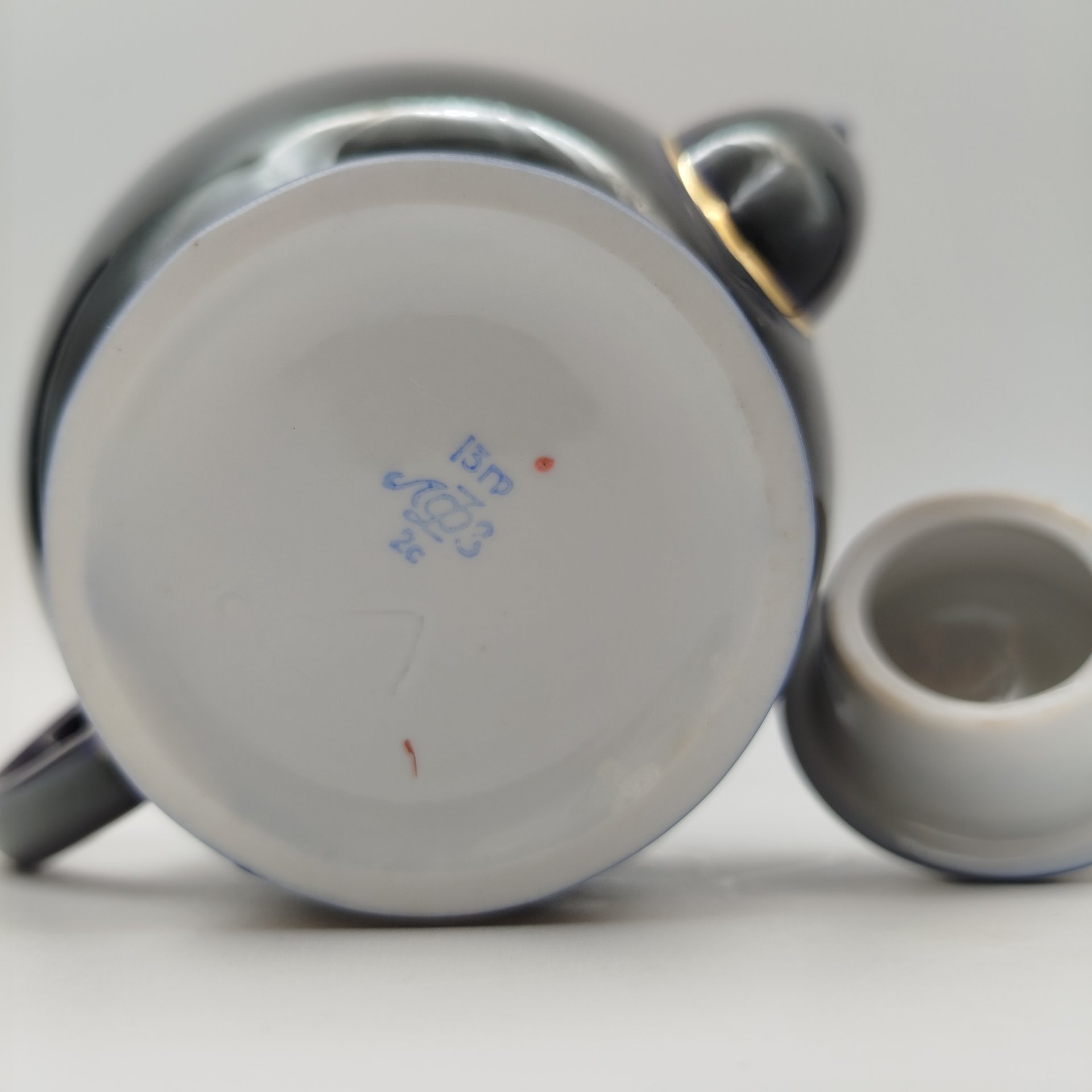 Чайник заварочный с растительным декором, фарфор, крытье, золочение, Ленинградский фарфоровый завод (ЛФЗ), СССР, 1970-1992 гг.