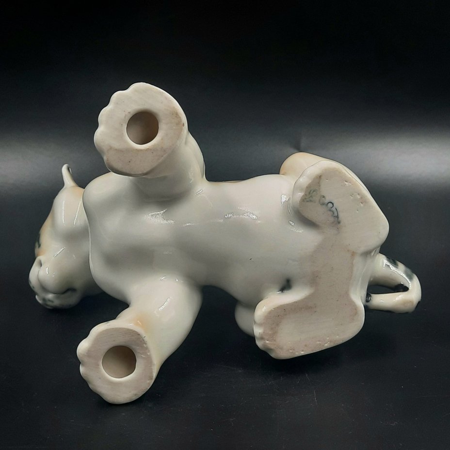 Статуэтка "Тигрёнок", скульптор Б.Я. Воробьев, фарфор, роспись, Ленинградский фарфоровый завод (ЛФЗ), СССР, 1970-1992 гг.