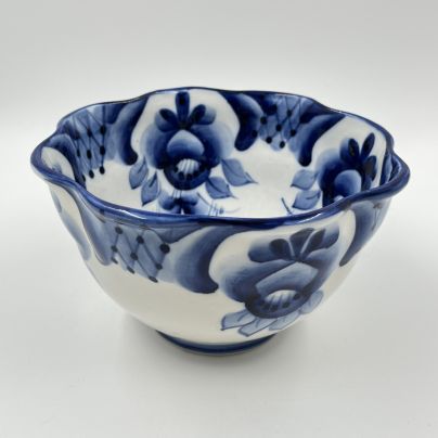 Салатник с цветочным декором, Гжель, фарфор, роспись, Россия, 2000 г.