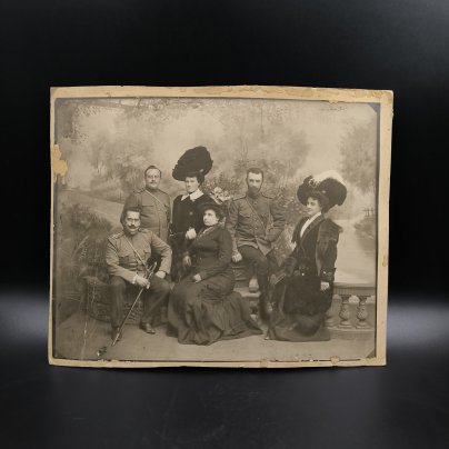 Фотопортрет групповой с изображением военных с женами (имена не установлены), бумага, фотопечать, Российская империя, 1900-1917 гг.