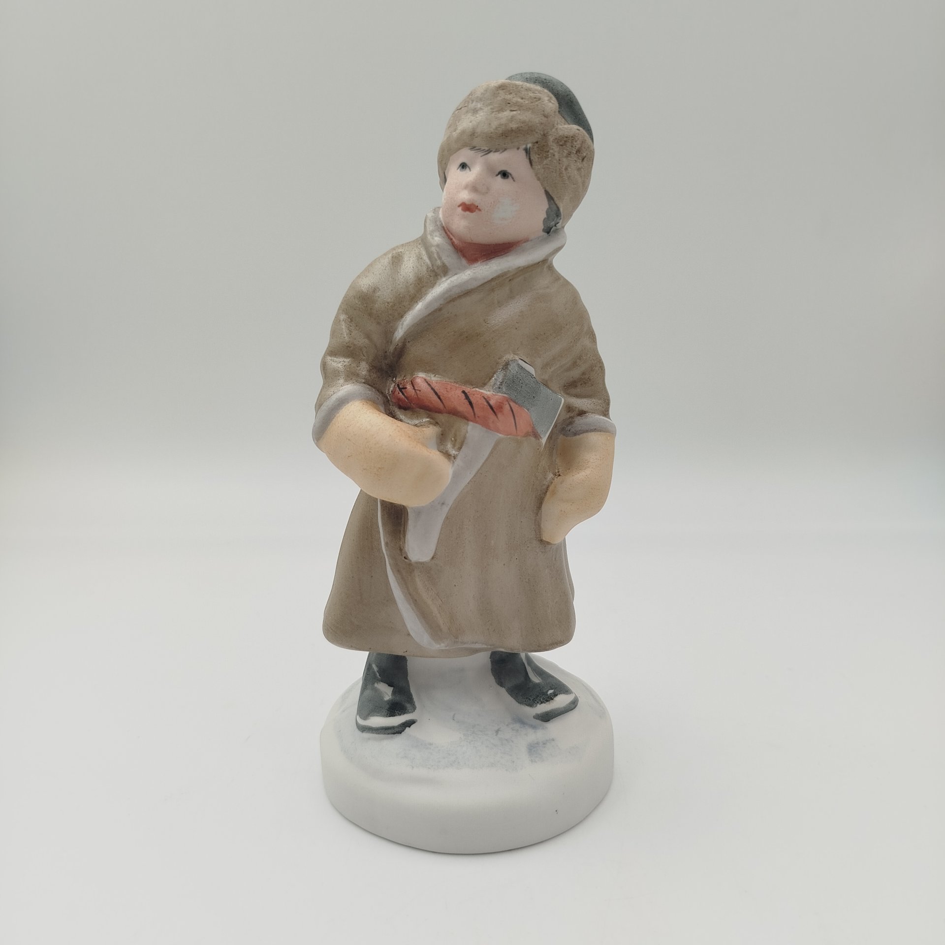 Статуэтка «Мужичок с ноготок», скульптор В.А. Маслов, бисквит, роспись, Первомайский фарфоровый завод (Песочное), СССР, 1950-1960 гг.
