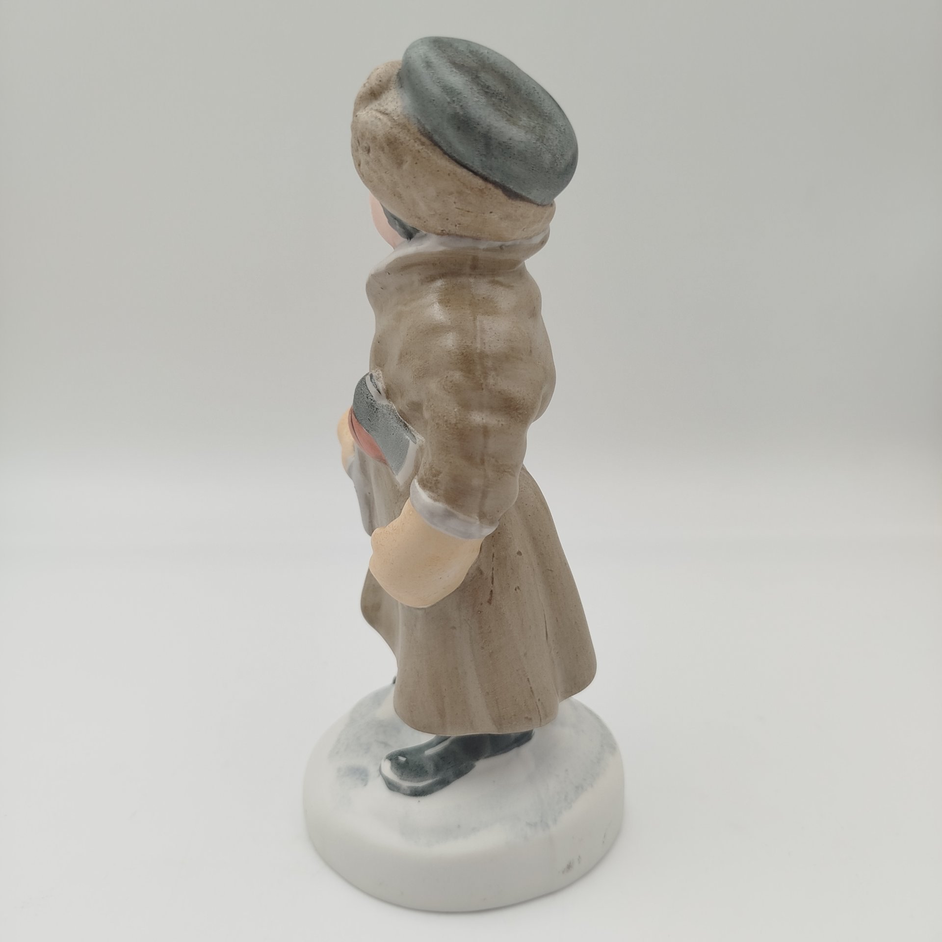 Статуэтка «Мужичок с ноготок», скульптор В.А. Маслов, бисквит, роспись, Первомайский фарфоровый завод (Песочное), СССР, 1950-1960 гг.