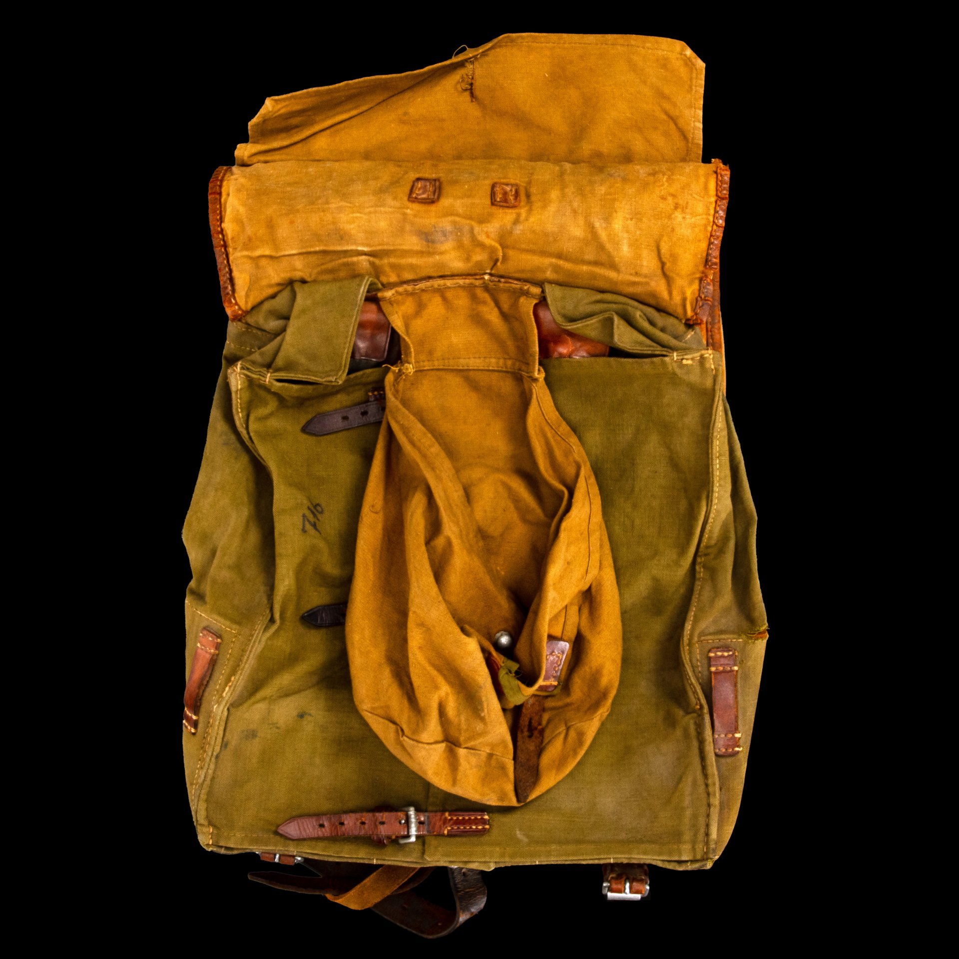 Ранец общевойсковой "Tornister 34" из 12/J.R.93, кожа, шерсть, алюминий, брезент