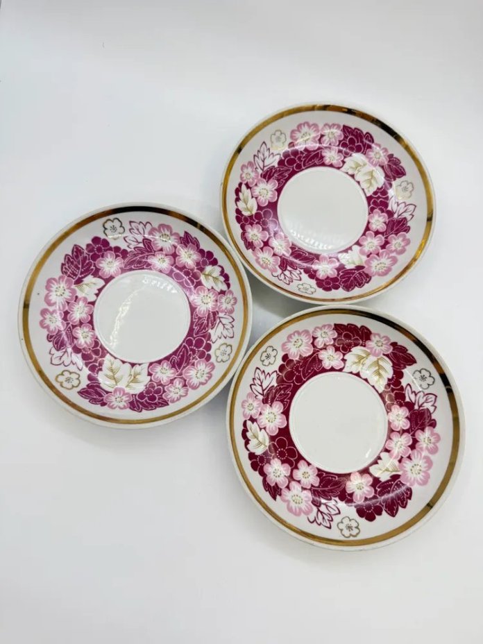 Набор из 3 блюдец с цветочным декором, фарфор, деколь, золочение, Дмитровский фарфоровый завод (ДФЗ Вербилки), СССР, 1980 г.