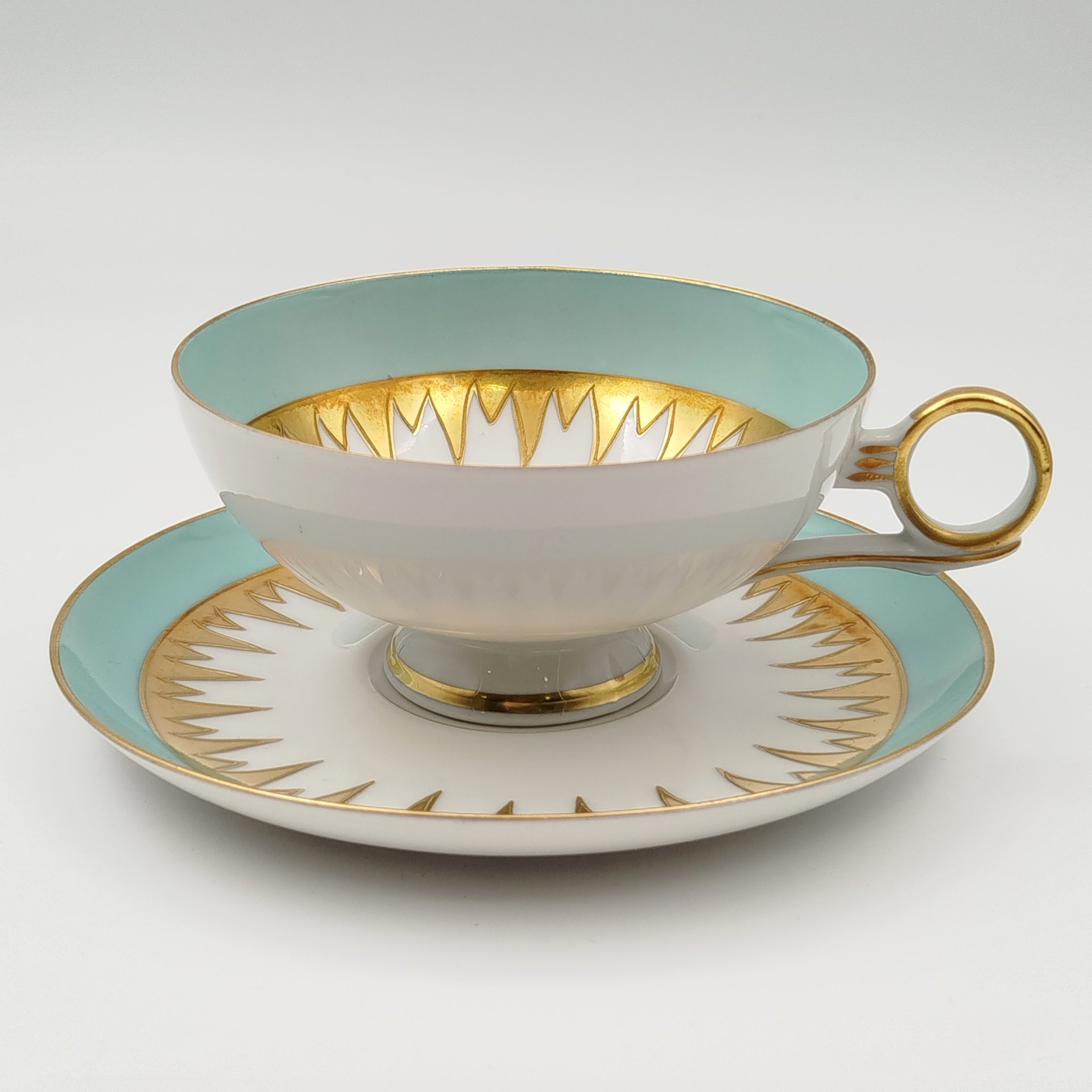 Чайная пара бирюзового цвета с золотистым декором (чашка и десертная тарелка), фарфор, крытье, золочение, Wallendorf, ГДР, 1963-1990 гг.