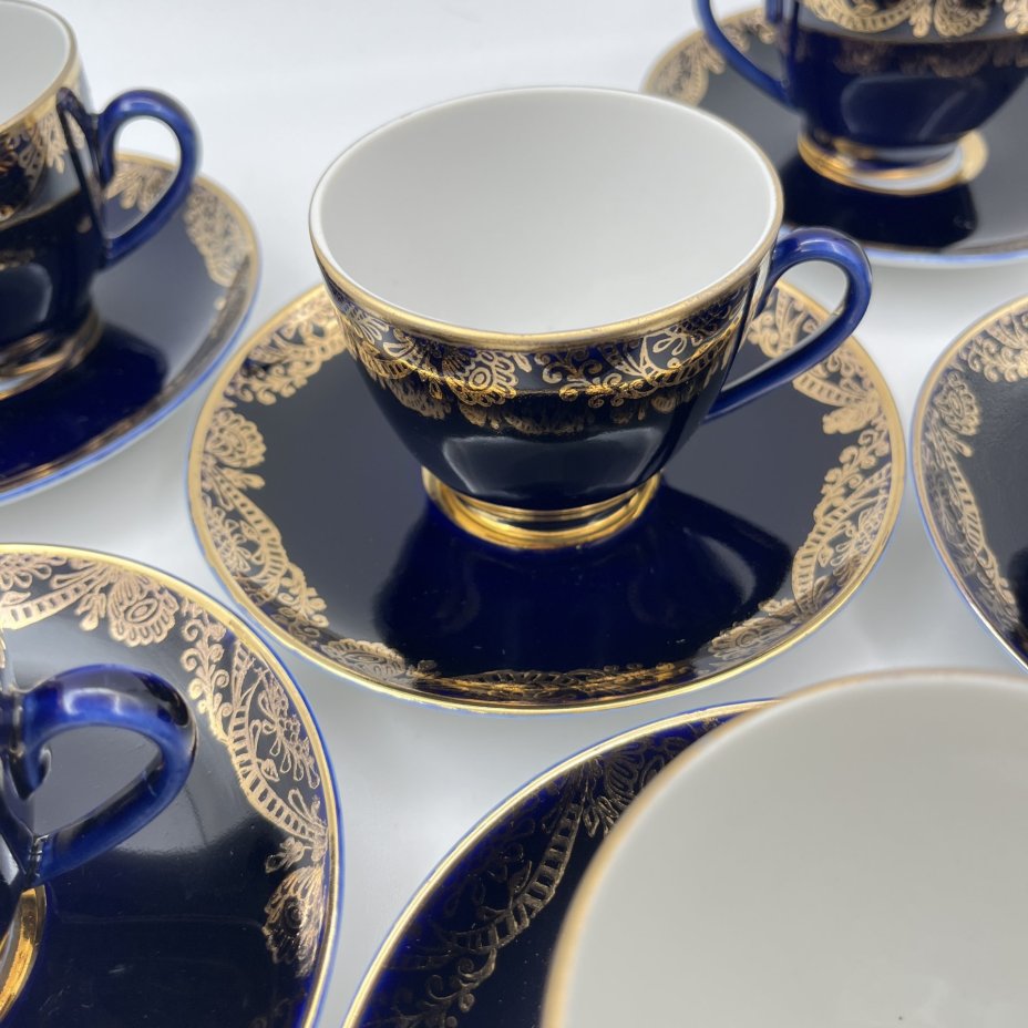 Набор кофейных пар на 6 персон кобальтового цвета с золотистым узором, фарфор, крытье, золочение, Ленинградский фарфоровый завод (ЛФЗ), СССР, 1970-1986 гг.