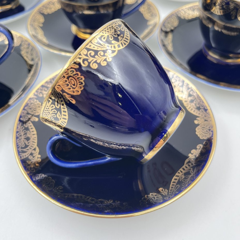 Набор кофейных пар на 6 персон кобальтового цвета с золотистым узором, фарфор, крытье, золочение, Ленинградский фарфоровый завод (ЛФЗ), СССР, 1970-1986 гг.