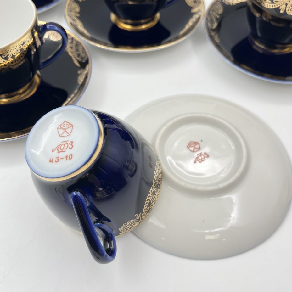Набор кофейных пар на 6 персон кобальтового цвета с золотистым узором, фарфор, крытье, золочение, Ленинградский фарфоровый завод (ЛФЗ), СССР, 1970-1986 гг.
