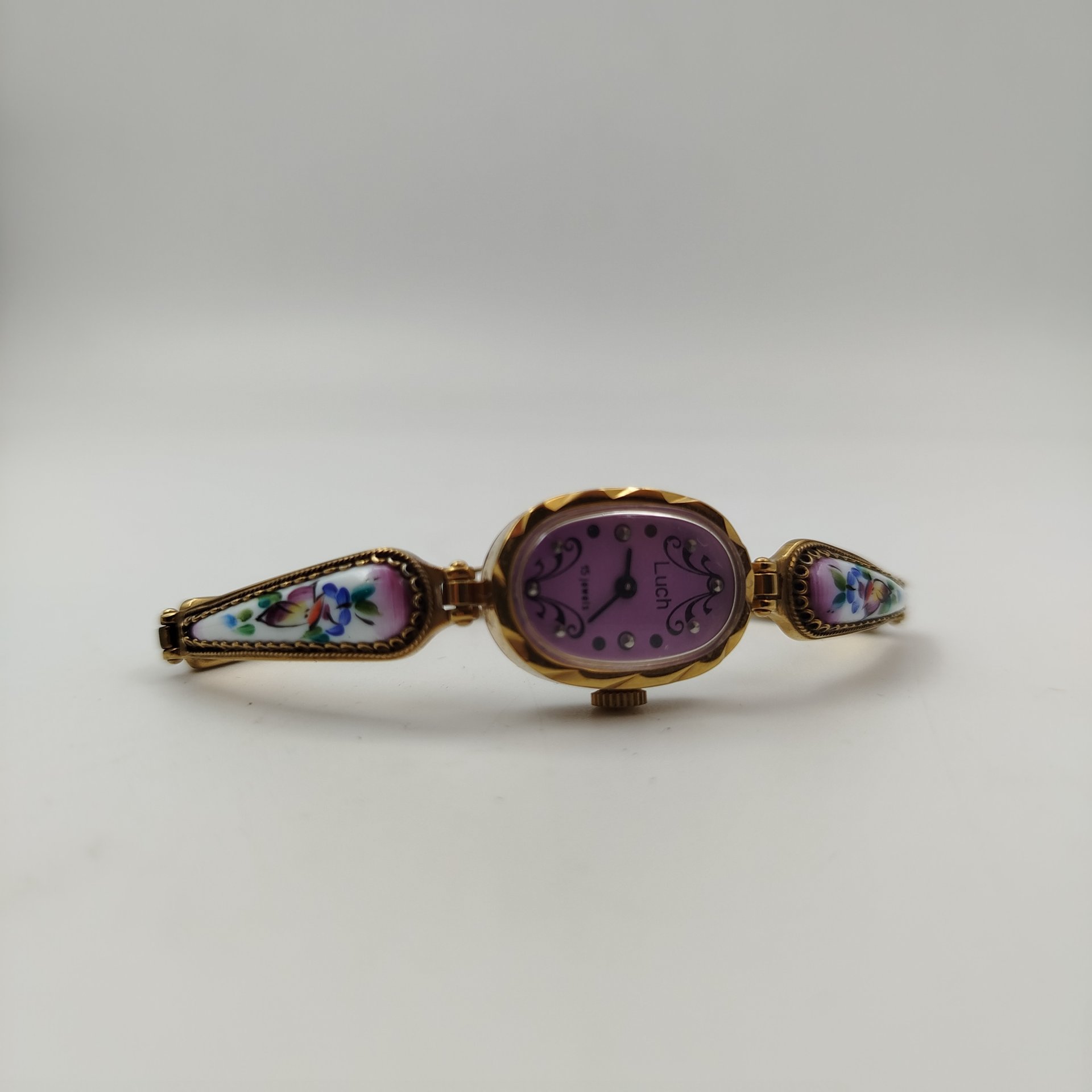 Часы наручные "Луч" с ремешком украшенным эмалями, металл, стекло, эмаль, Завод «Луч», с. Новоселки, Россия, 1990-2010 гг.