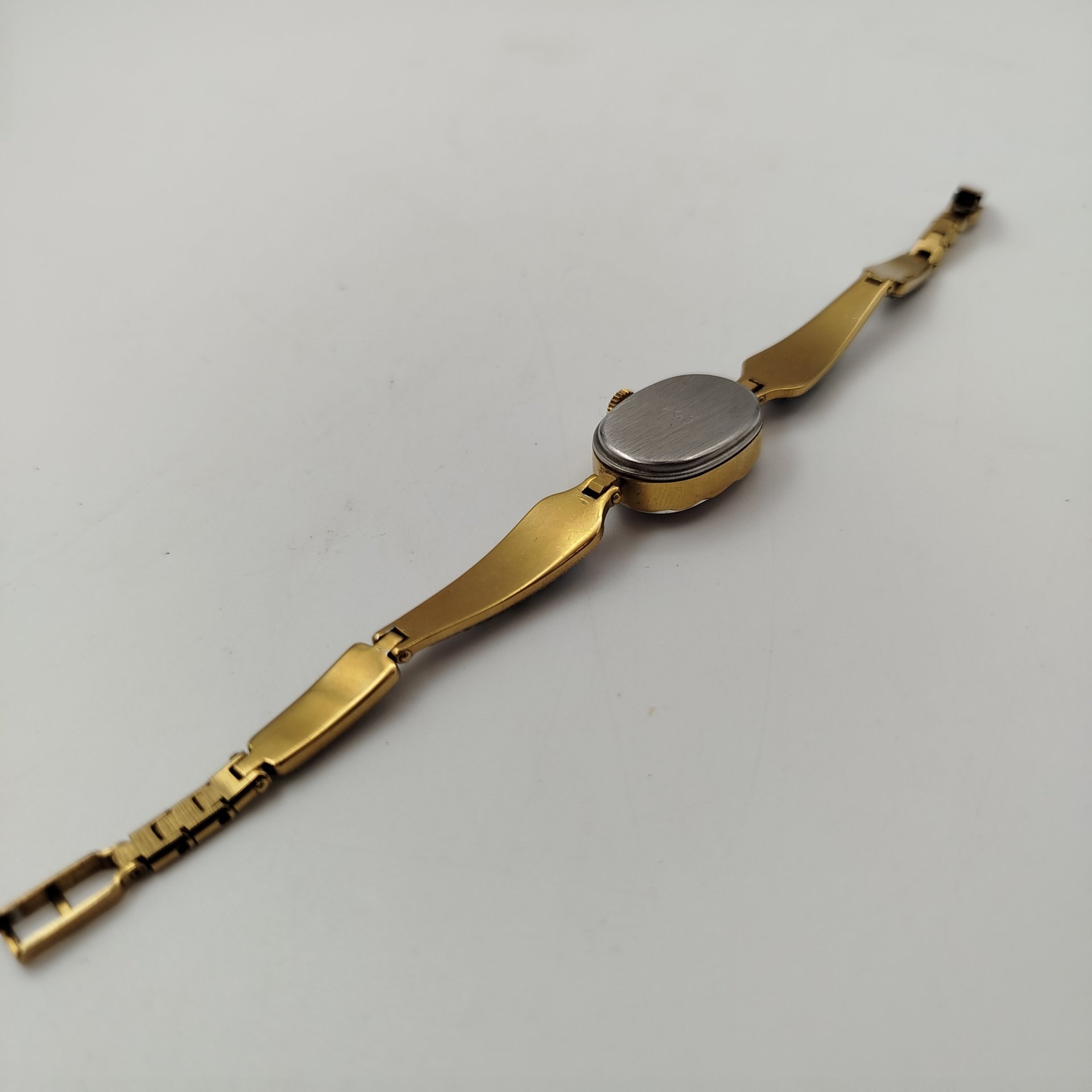 Часы наручные "Луч" с ремешком украшенным эмалями, металл, стекло, эмаль, Завод «Луч», с. Новоселки, Россия, 1990-2010 гг.