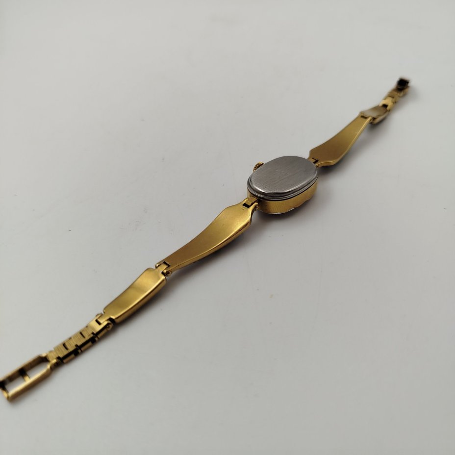 Часы наручные "Луч" с ремешком украшенным эмалями, металл, стекло, эмаль, Завод «Луч», с. Новоселки, Россия, 1990-2010 гг.