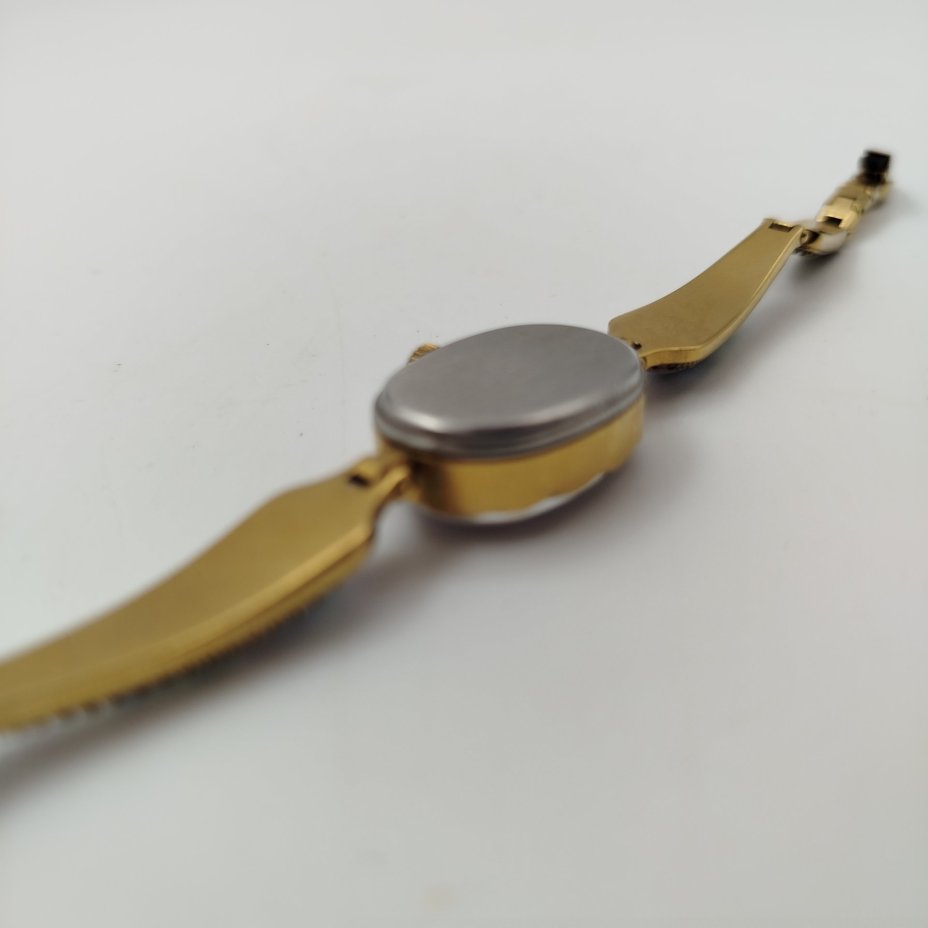 Часы наручные "Луч" с ремешком украшенным эмалями, металл, стекло, эмаль, Завод «Луч», с. Новоселки, Россия, 1990-2010 гг.