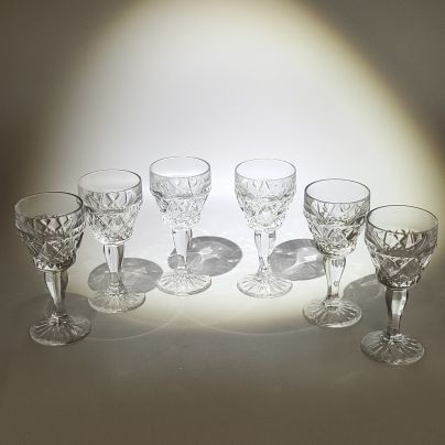 Набор миниатюрных фужеров (рюмок на высокой ножке) на 6 персон (в подборе) с геометрическим декором, хрусталь, гранение, Чехия, 1990-2000 гг.