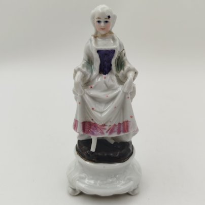 Статуэтка "Реверанс", фарфор, роспись, Западная Европа, 1910-1950 гг.