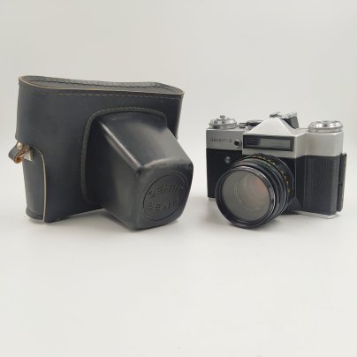 Фотоаппарат "Зенит-Е" с объективом "Гелиос-44-2" в оригинальном кофре, металл, стекло, пластик, кожа, Белорусское оптико-механическое объединение (БелОМО), СССР, 1965-1986 гг.