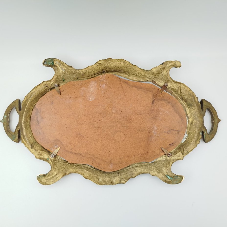 Зеркало настенное, выполненное в стиле барокко